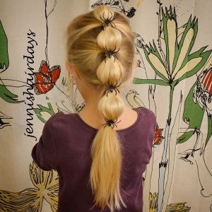 bubble ponytail with spiders for halloween